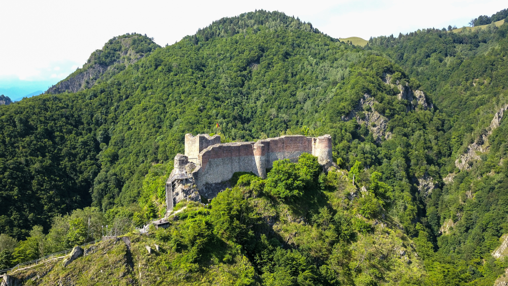 Cetatea Poenari de pe Transfăgărășan. Cum ajungi și câte trepte trebuie să urci până la cetate