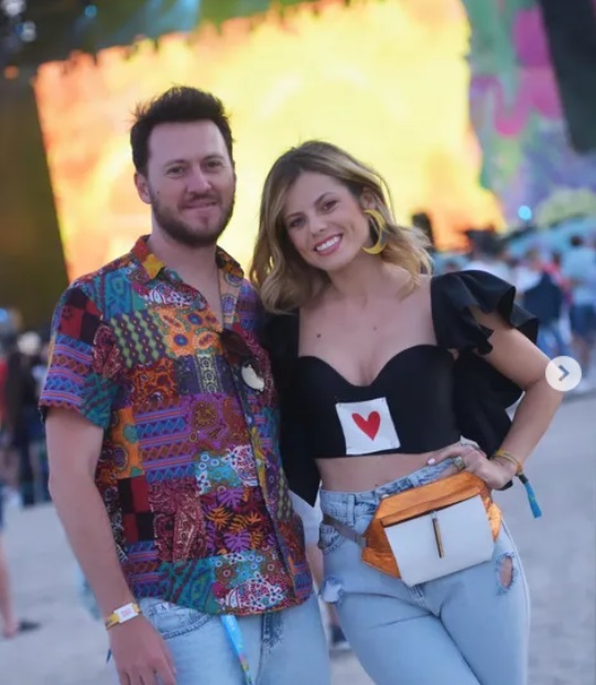 Roxana Hulpe a fost cerută în căsătorie la UNTOLD. Cine e viitorul soț al prezentatoarei de la Pro TV: „Mi-ai adus luna de pe cer, cu totul”