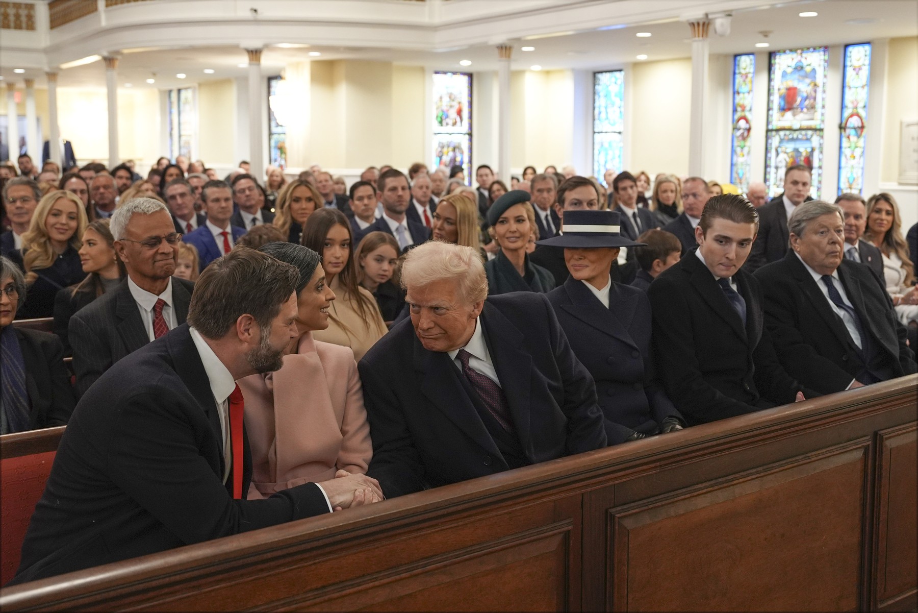 Melania, lecție de stil și eleganță în ziua învestirii lui Donald Trump. Semnificația pălăriei pe care a purtat-o prima-doamnă