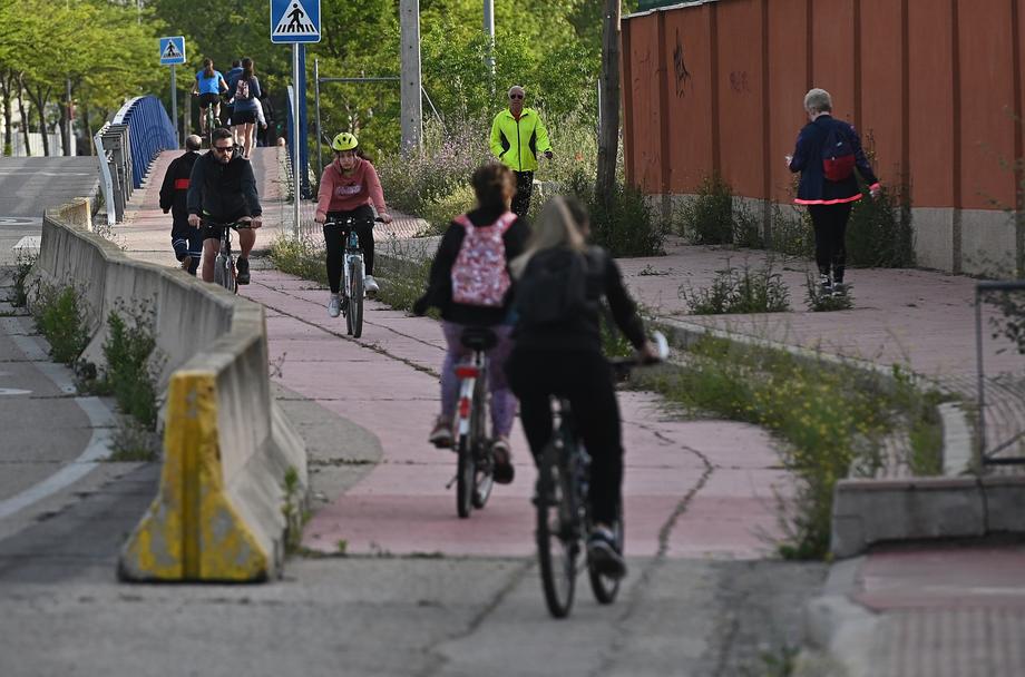 Spaniolii au ieșit să facă excerciții fizice în aer liber după 49 de zile de carantină