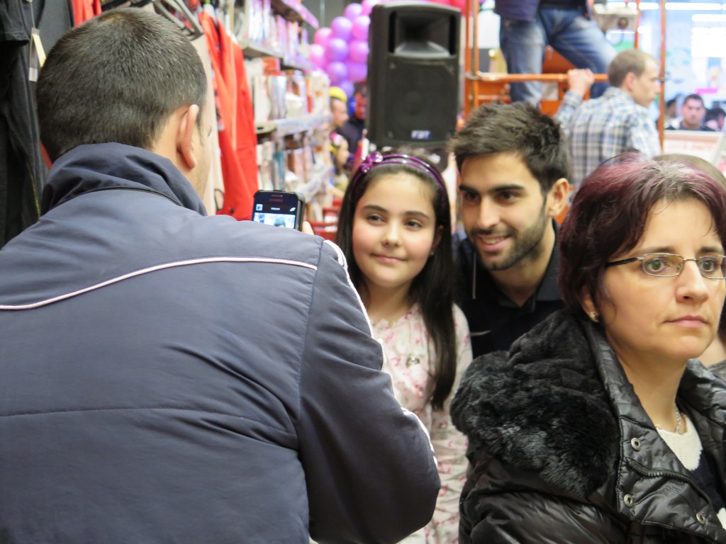 De Ziua Femeii, ”lupii” au oferit flori și bilete la meci doamnelor și domnișoarelor din Ploiești