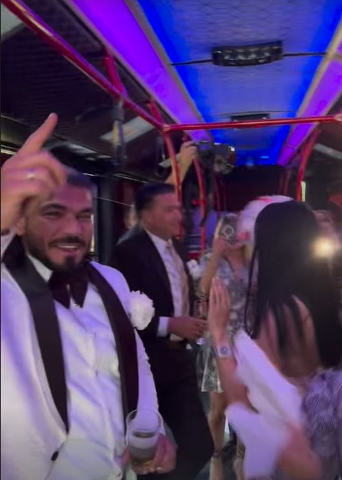 Imagini cu Anda Adam în rochie de mireasă. Artista a schimbat mai multe ținute