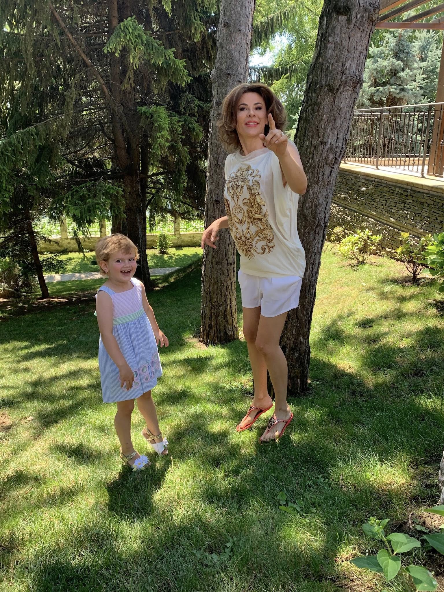 Anunțul făcut de Adina Alberts după 13 ani de căsnicie cu Viorel Cataramă. În 2020 medicul a plecat de acasă cu fetița. „Nu e o poveste perfectă – e povestea noastră”