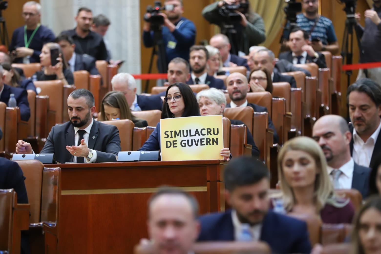 Guvernul Ciolacu 2, învestit după audieri- fulger. Puterea a tremurat până în ultimul moment. Ce nu s-a văzut la televizor | Reportaj