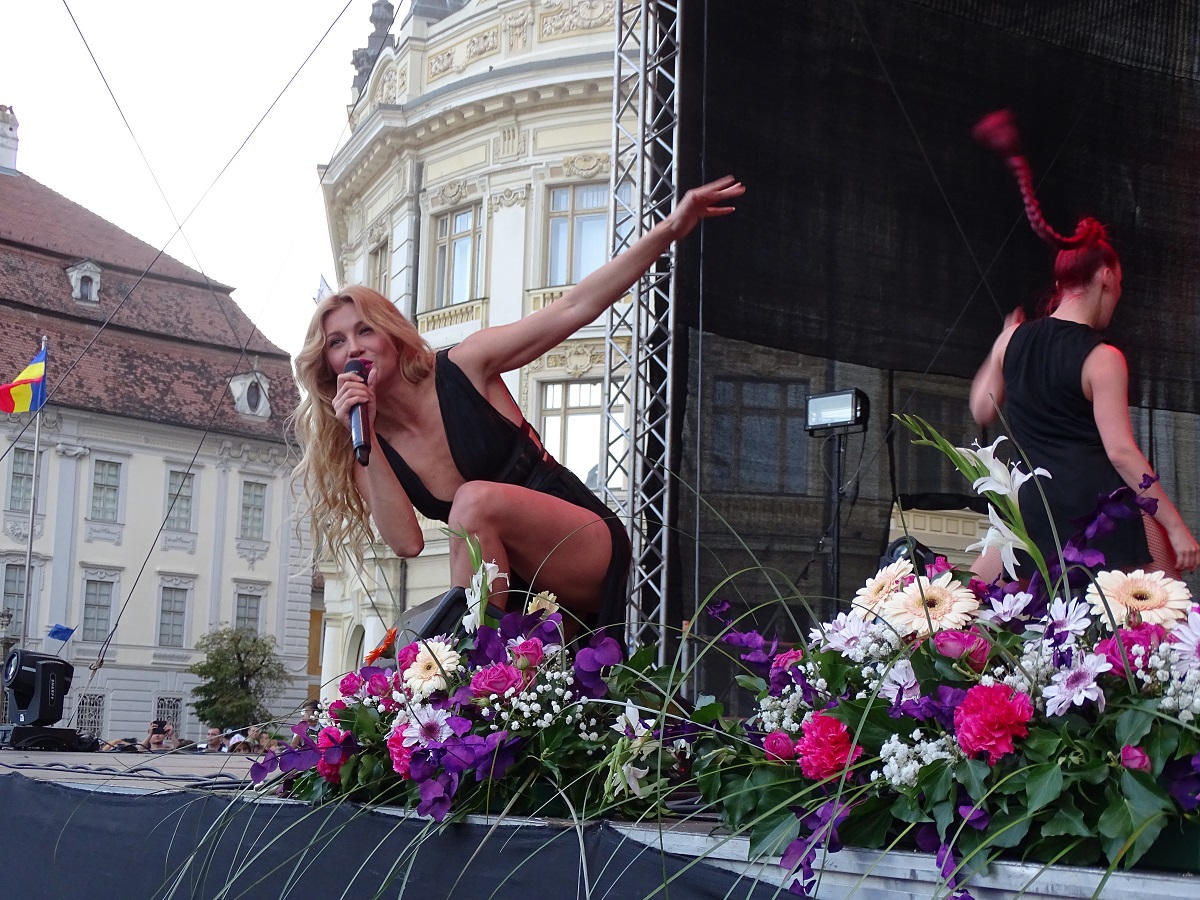 Carmen Iohannis, în primul rând la un concert Smiley FOTO&VIDEO