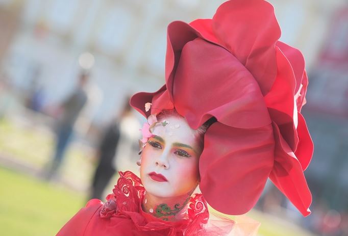 Carnaval la Timișoara. Spectacol cu prințese, mimi, acrobați și personaje de poveste