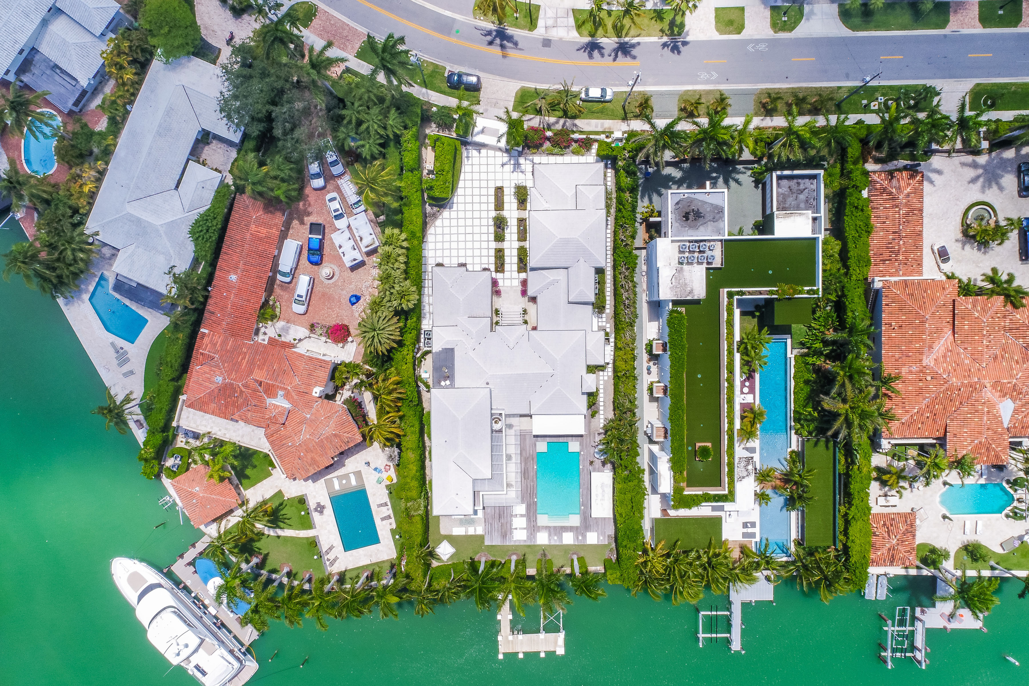 GALERIE FOTO/ Shakira și-a scos casa din Miami Beach la vânzare. Suma fabuloasă pe care o cere
