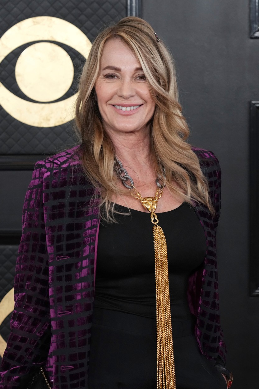 Cum a apărut Nadia Comăneci la Premiile Grammy 2023. Românca s-a pozat pe covorul roșu cu un actor din serialul „Wednesday”