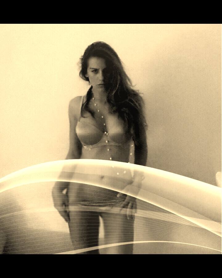 NIMENI N-A AVUT HABAR. Tătăruşanu are o verişoară SUPER-SEXY care ^face RAVAGII în Italia. Ce spune despre portarul Fiorentinei / GALERIE FOTO