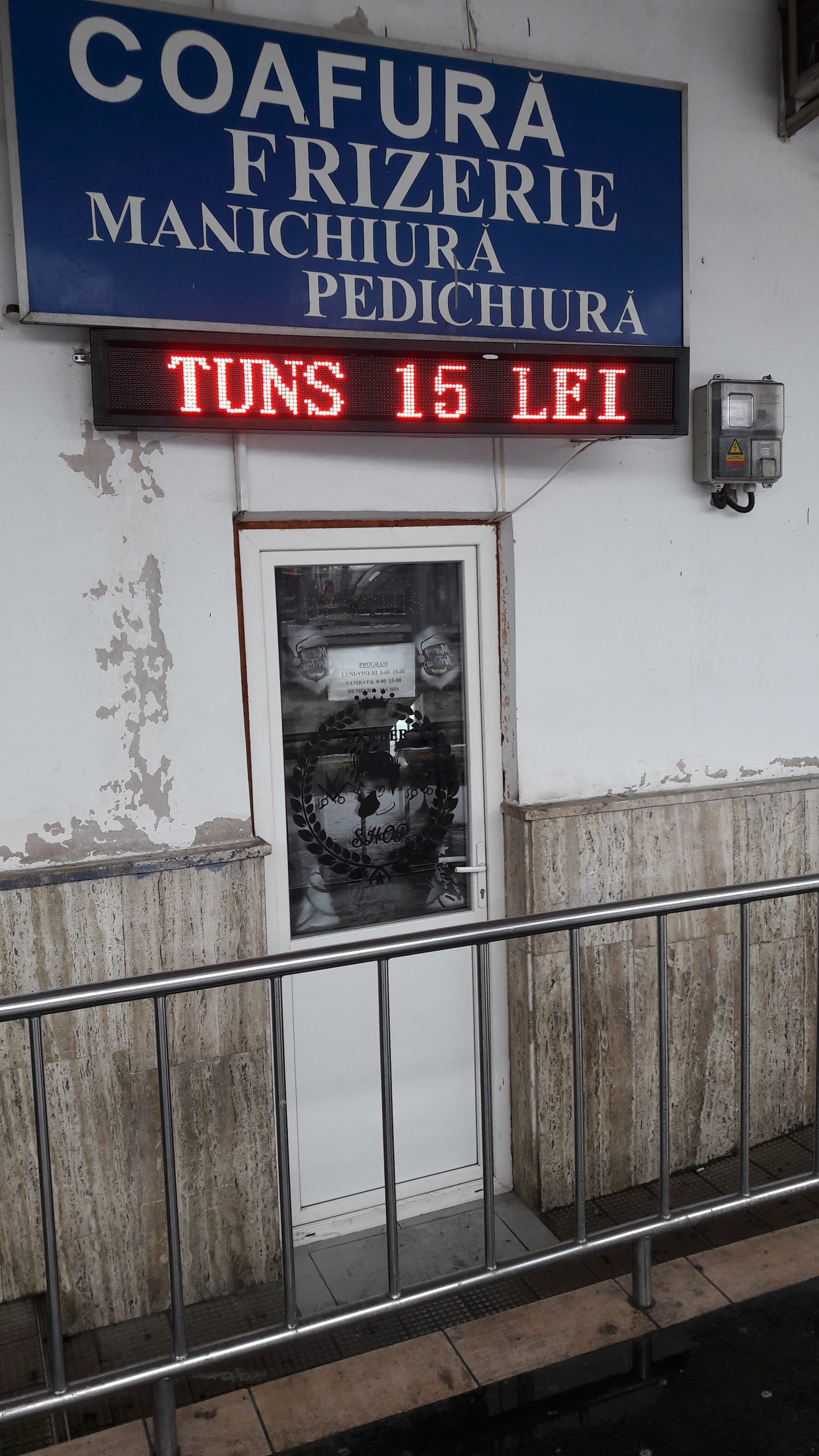 Ura și la frizerie! Am aflat poveștile salonului de la linia 1