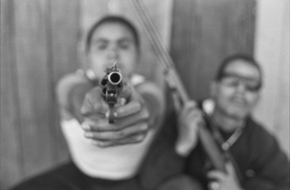 Cum arătau soldații străzilor în anii '80! Imagini brutale din interiorul celor mai periculoase bande din Los Angeles: armele, drogurile și bătăile erau la ordinea zilei