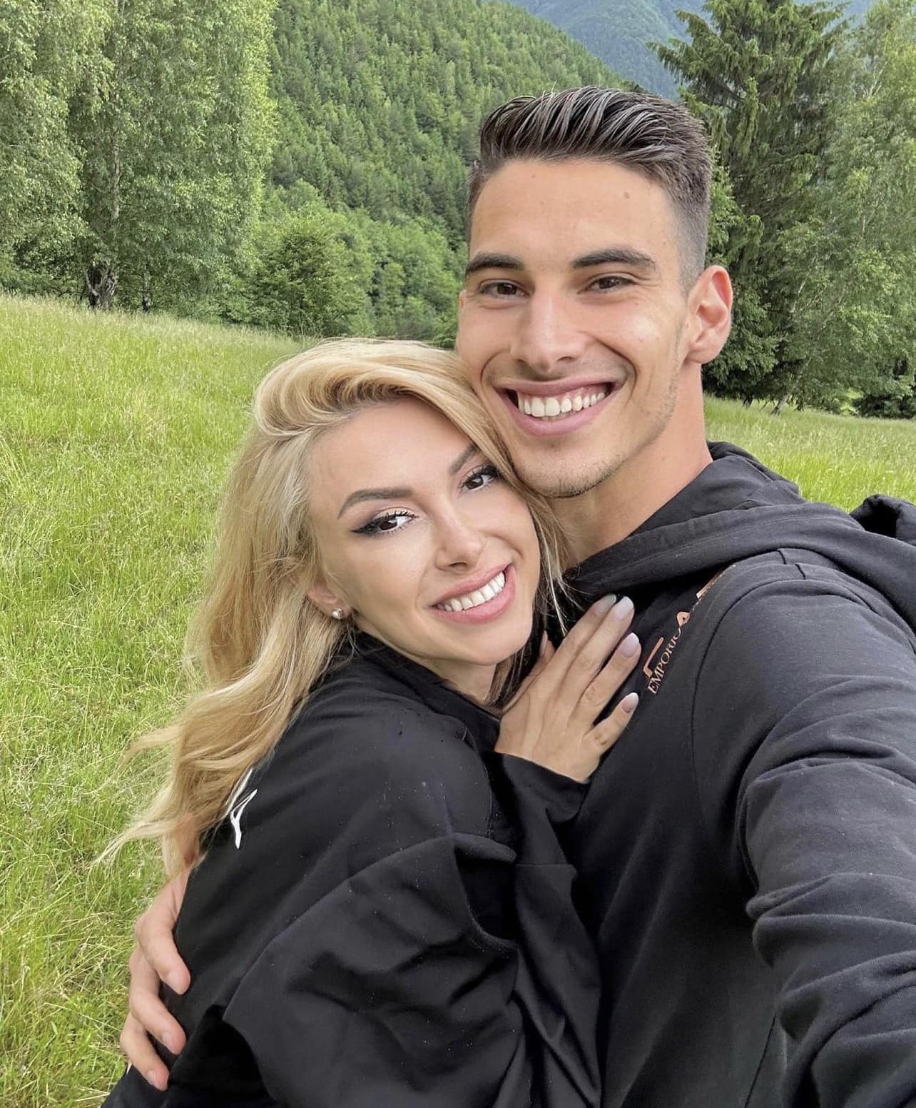 Andreea Bălan a reacționat după ce s-a spus că părinții lui Victor Vlad Cornea nu o plac: „Am fost acasă la el”
