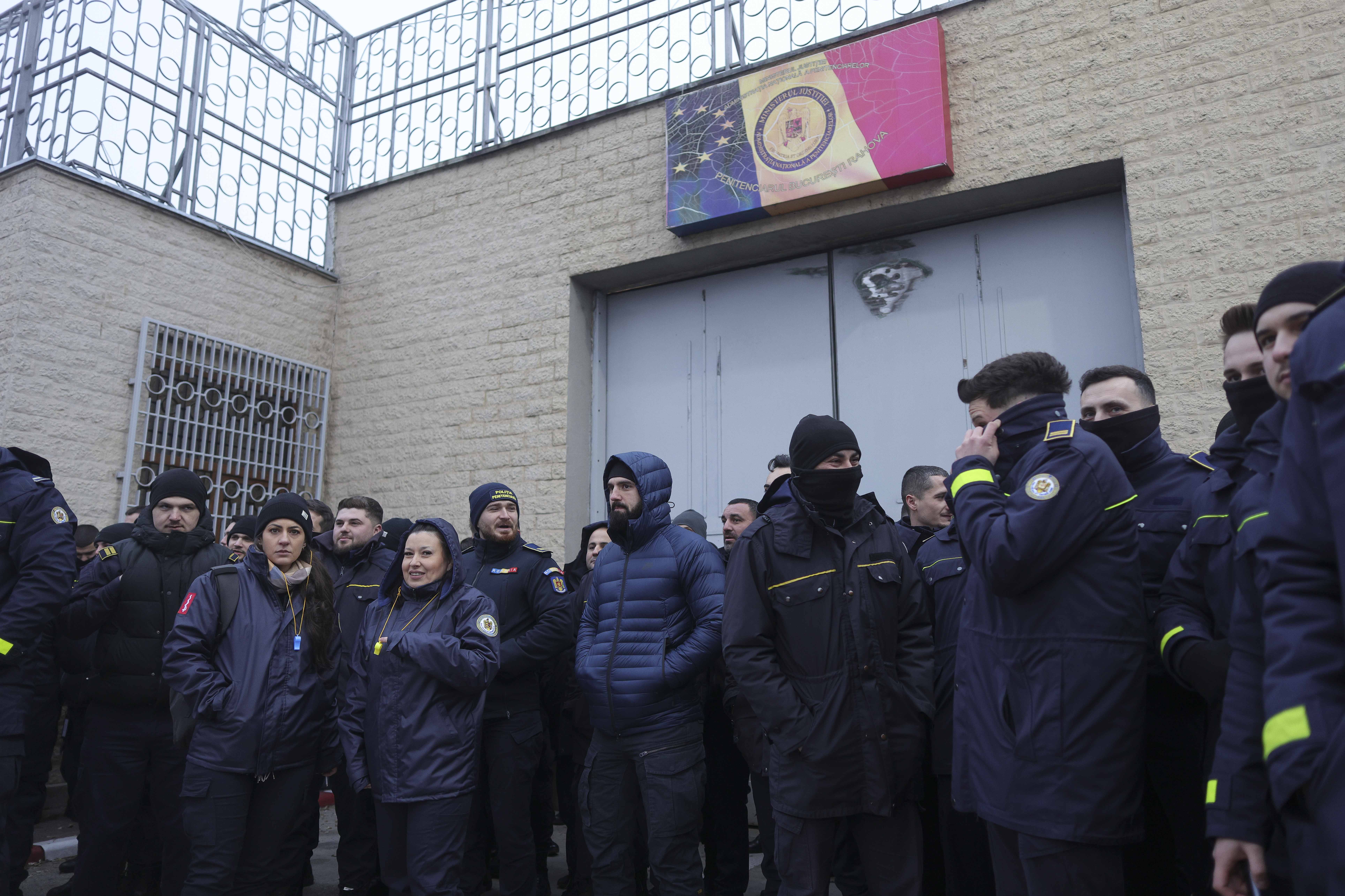 Proteste la penitenciare. Polițiștii nu vor să lucreze din cauza Ordonanței „trenuleț” și nu duc deținuții la instanțe