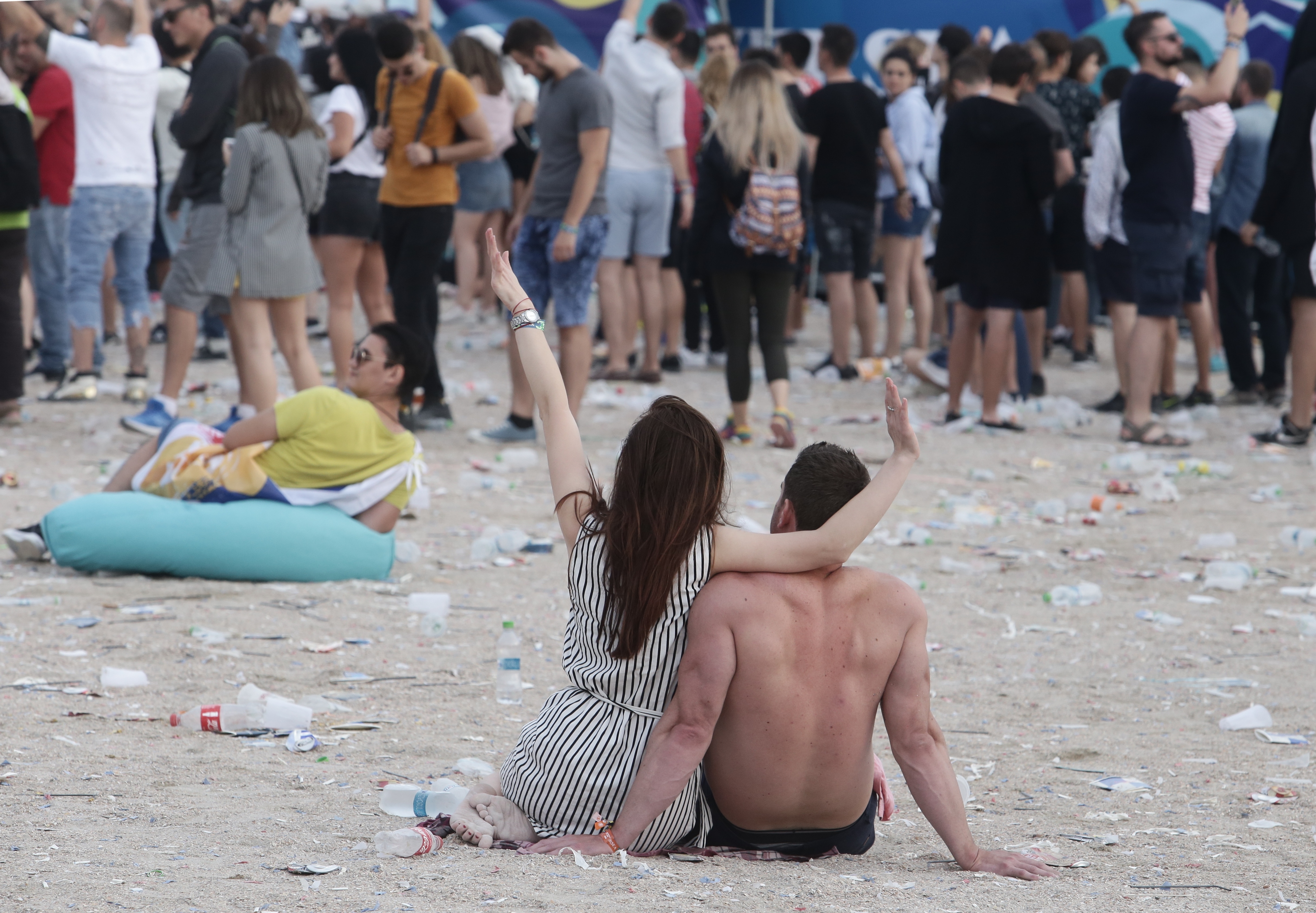 GALERIE FOTO/ Zori de zi la Neversea 2018. Ultraviolete pe covorul de pet-uri