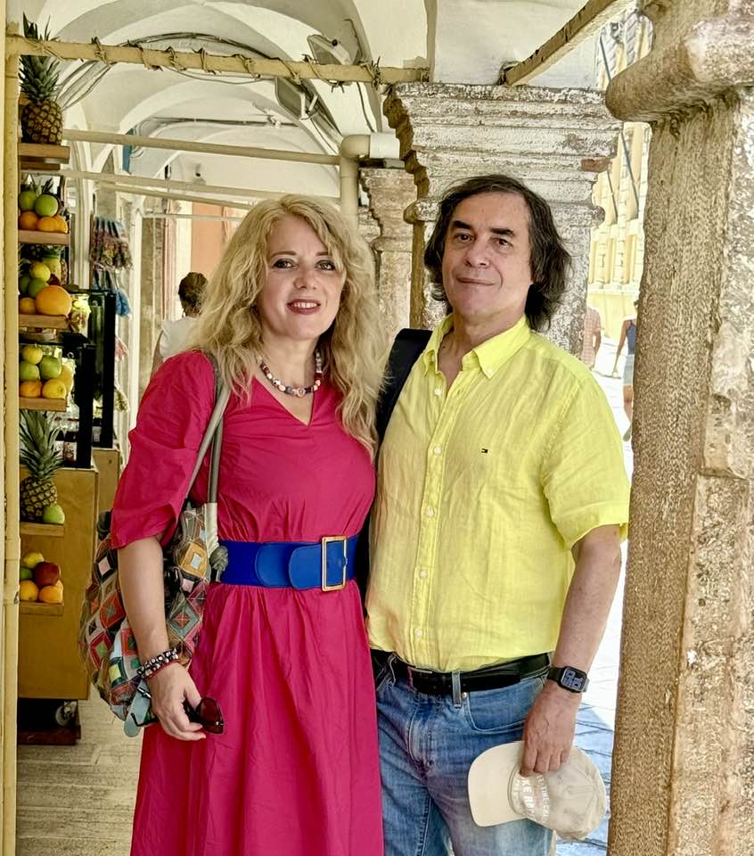 Imagini rare cu familia lui Mircea Cărtărescu. Cum arată soția și fiul scriitorului. „Sunt cinci ani de la căsătoria noastră”