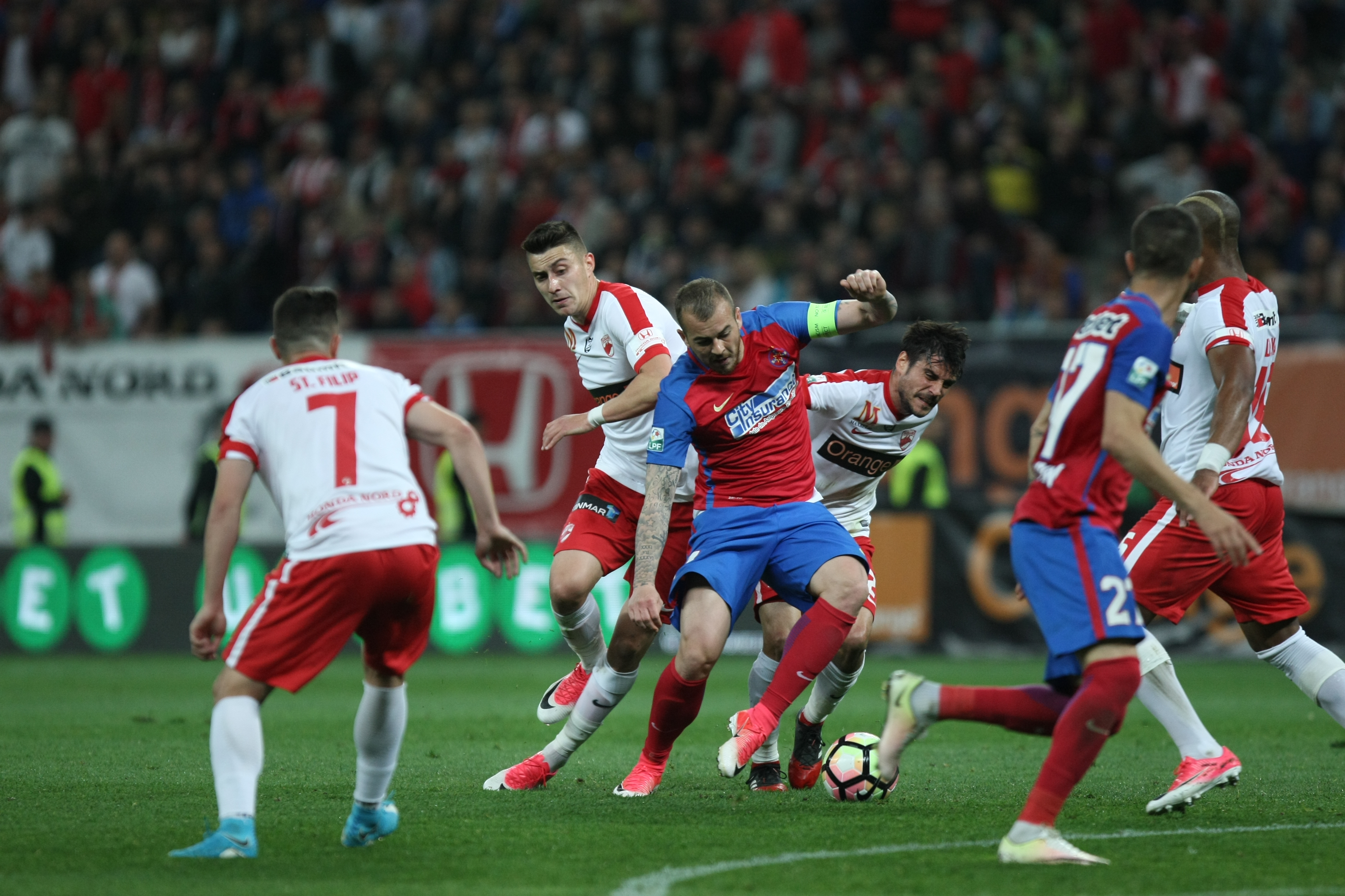 Liga I, etapa a 8-a, play-off: Dinamo - FCSB 2-1. Derby decis în minutul 96, din penalty! ”Cazul Bricheta”, nimica toată pe lângă bombardamentul de pe Arena Națională. Reghe, scandal cu arbitri | LIVE&VIDEO