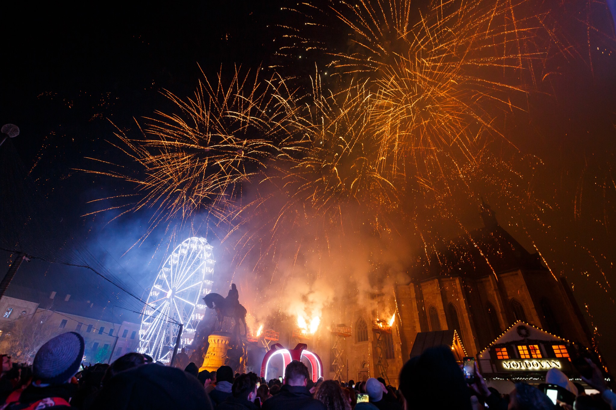 Târgul de Crăciun Cluj 2024. Adio, focuri de artificii! Anul acesta, cerul se „aprinde” de drone, lasere și proiecții video