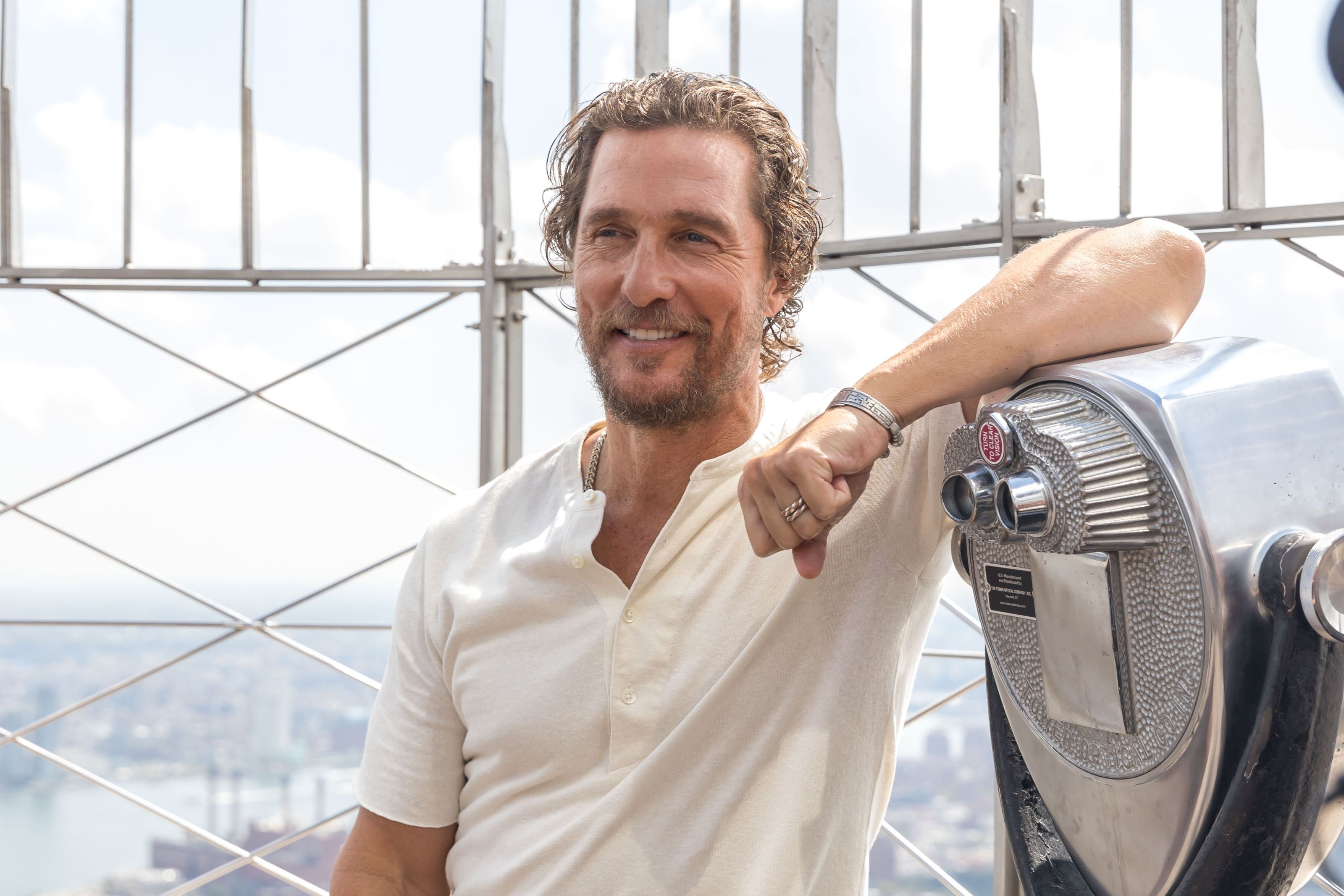 Matthew McConaughey și-a îngrijorat fanii după ce a apărut cu ochiul umflat. Ce a pățit actorul