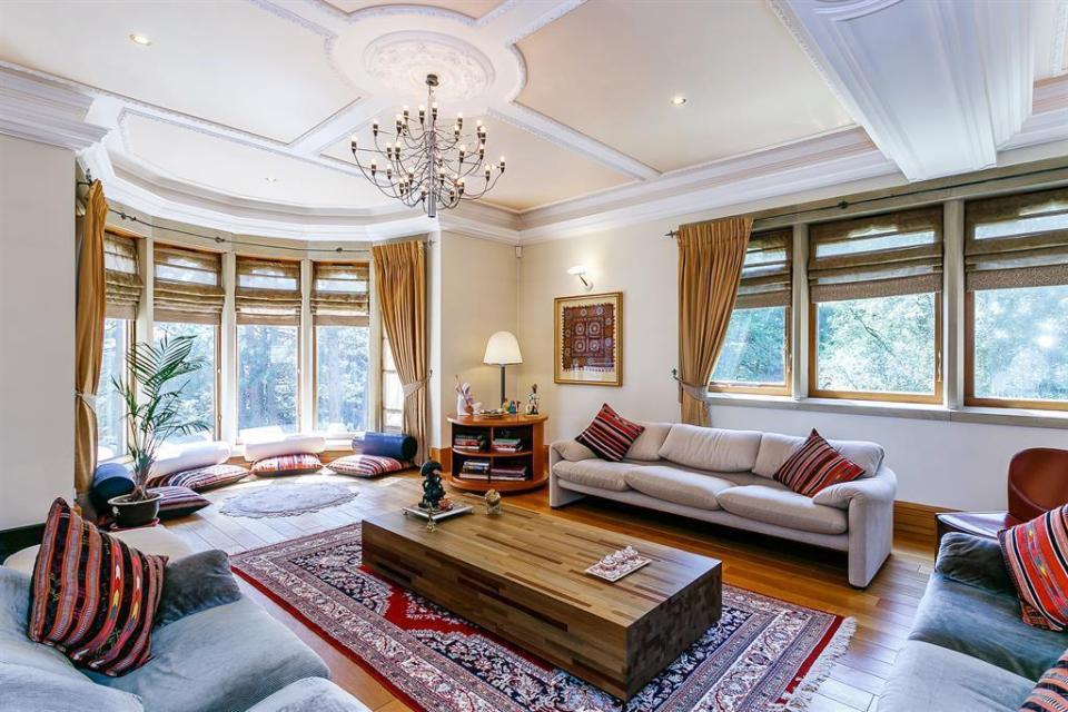 FOTO | Uite ce secret uriaș ascunde această casă. Din față arată ca un bungalou
