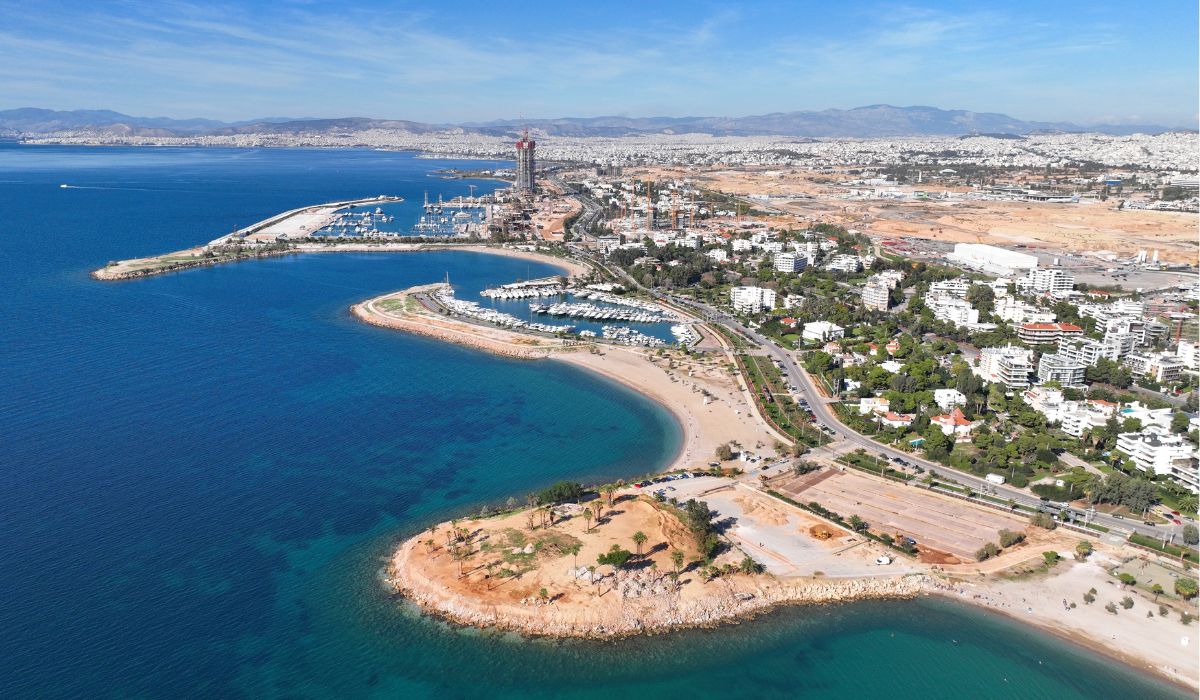 Locația din Grecia care arată ca Santorini, dar este mult mai ieftin. Paradisul ascuns cu plaje de aur unde trebuie să ajungi în 2026