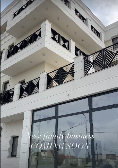 Imagini cu hotelul pe care l-a construit soția lui Adrian Minune. La parter va fi un restaurant cu specific mediteraneean