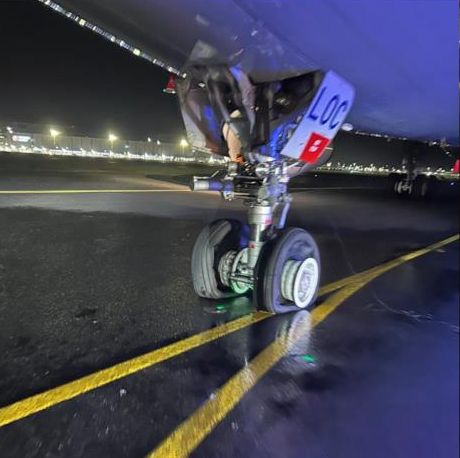 Doi piloți Turkish Airlines au rămas fără „orientare spațială” la decolarea de pe Aeroportul Otopeni. Avionul a aterizat la Istanbul cu pneurile din față sparte