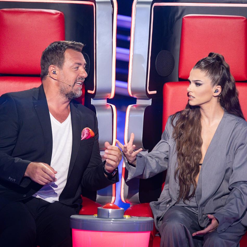 Ce face Theo Rose în culisele show-ului „Vocea României” și ce spune despre Horia Brenciu. „Vine și stă pe la uși săracul”