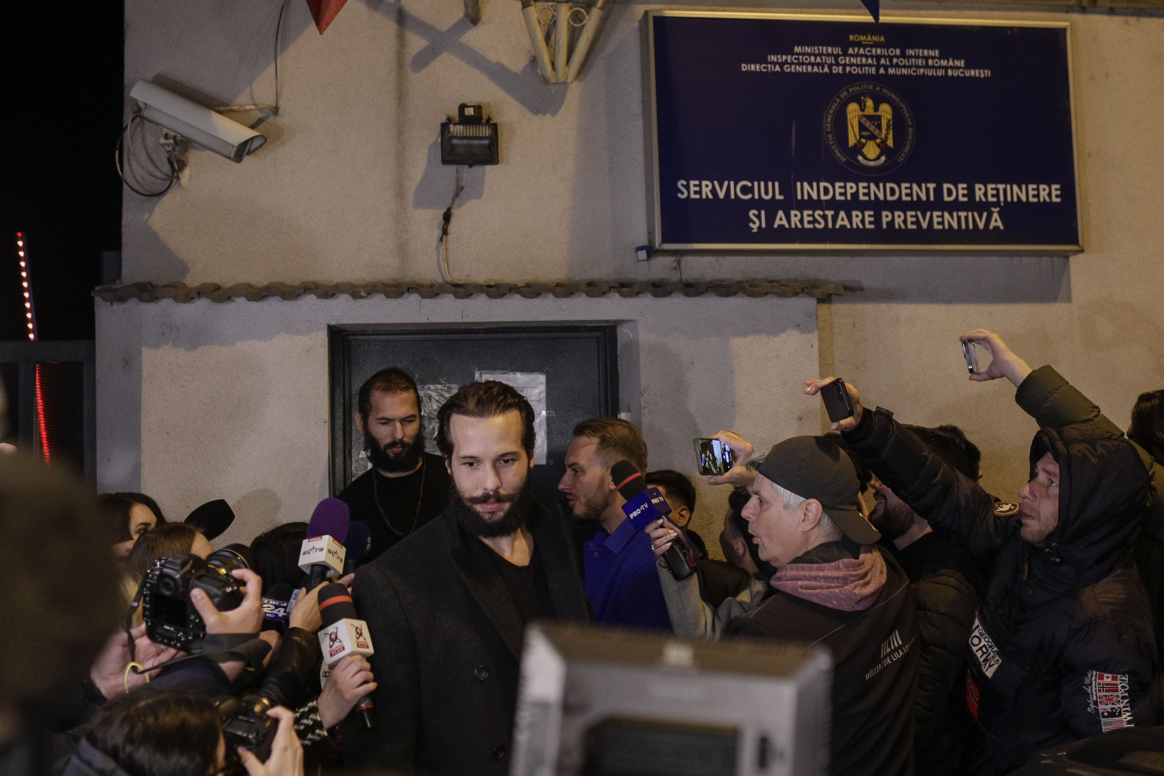 Prima reacție a lui Andrew Tate după ce a fost eliberat din arestul preventiv. „Am învins. Fără lacrimi!”