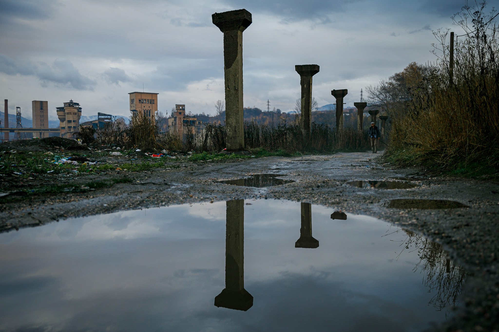 Colonia Bosnia, Petroșani. În cea mai săracă zonă din Valea Jiului, oamenii cer un singur lucru de la conducători: „Să ne dea și nouă pubele!”﻿