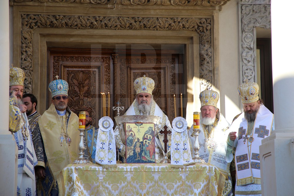 UPDATE. Patriarhul Daniel a oficiat, sâmbătă, slujba Agheasmei Mari la Catedrala Patriarhală / GALERIE FOTO