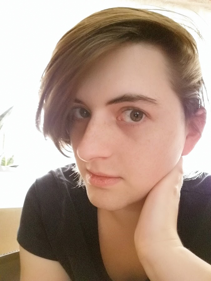 FOTO | O tânără transgender povestește cum un bărbat a încercat să o violeze la prima ei întâlnire ca femeie