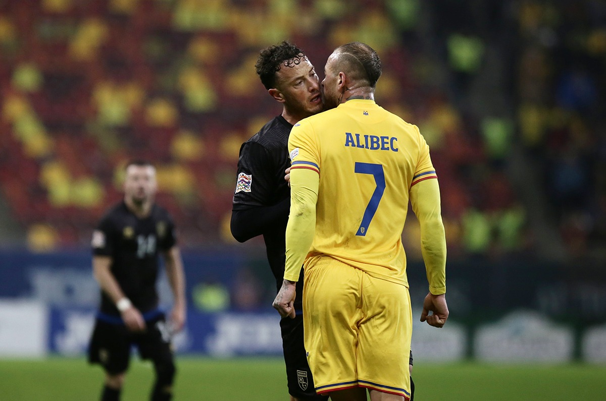 Amir Rrahmani e fotbalistul care a pornit scandalul în meciul România - Kosovo și și-a convins colegii să iasă de pe teren: „Arbitrul nu a vrut să asculte”