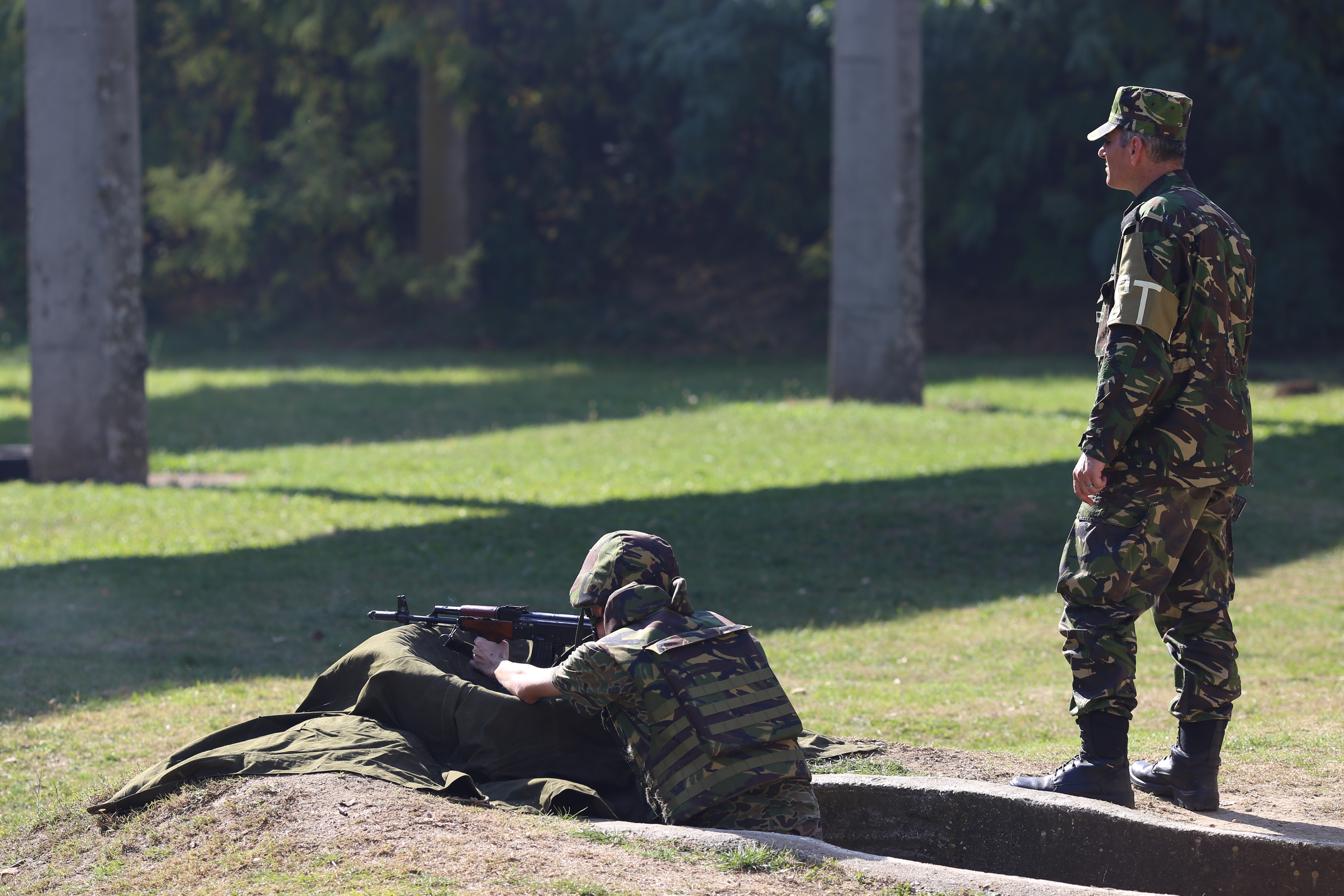 VIDEO | Reportaj cu arma-n mână. Am testat mitraliera NATO și pistolul pentru luptă urbană