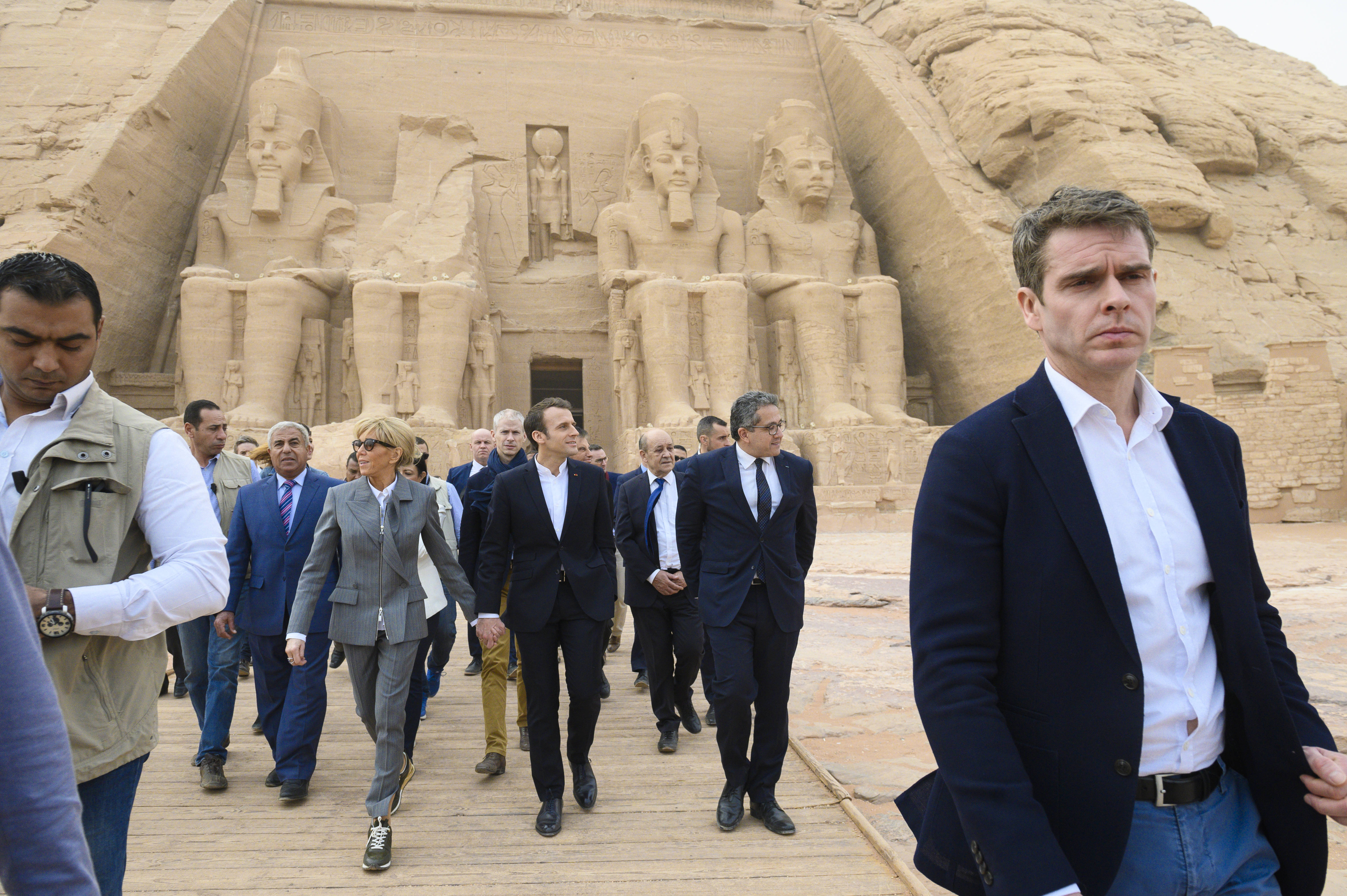 FOTO | Brigitte Macron, apariție neașteptată în timpul vizitei la un templu din Egipt