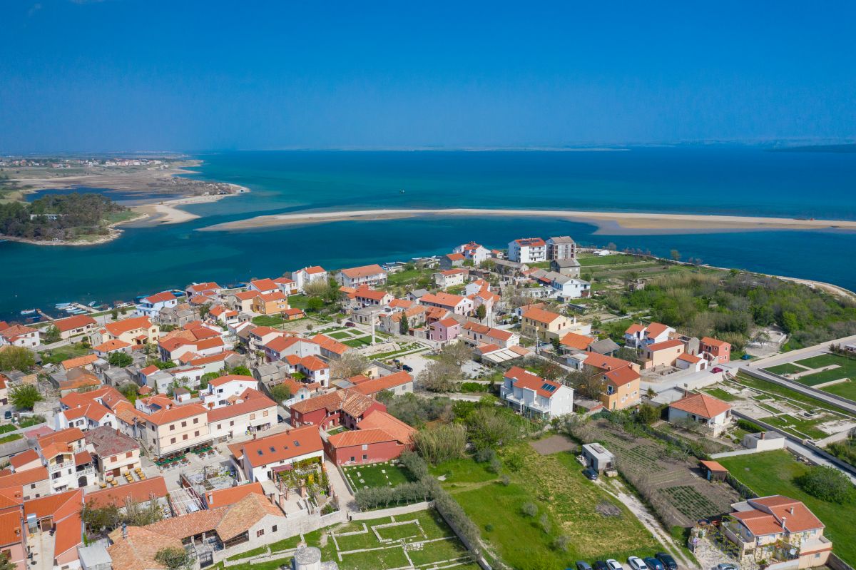 Croația atrage turiștii cu ”sejururi” de un an! Călătorii extracomunitari, pentru care alte state UE au impus restricții, sunt primiți aici cu brațele deschise