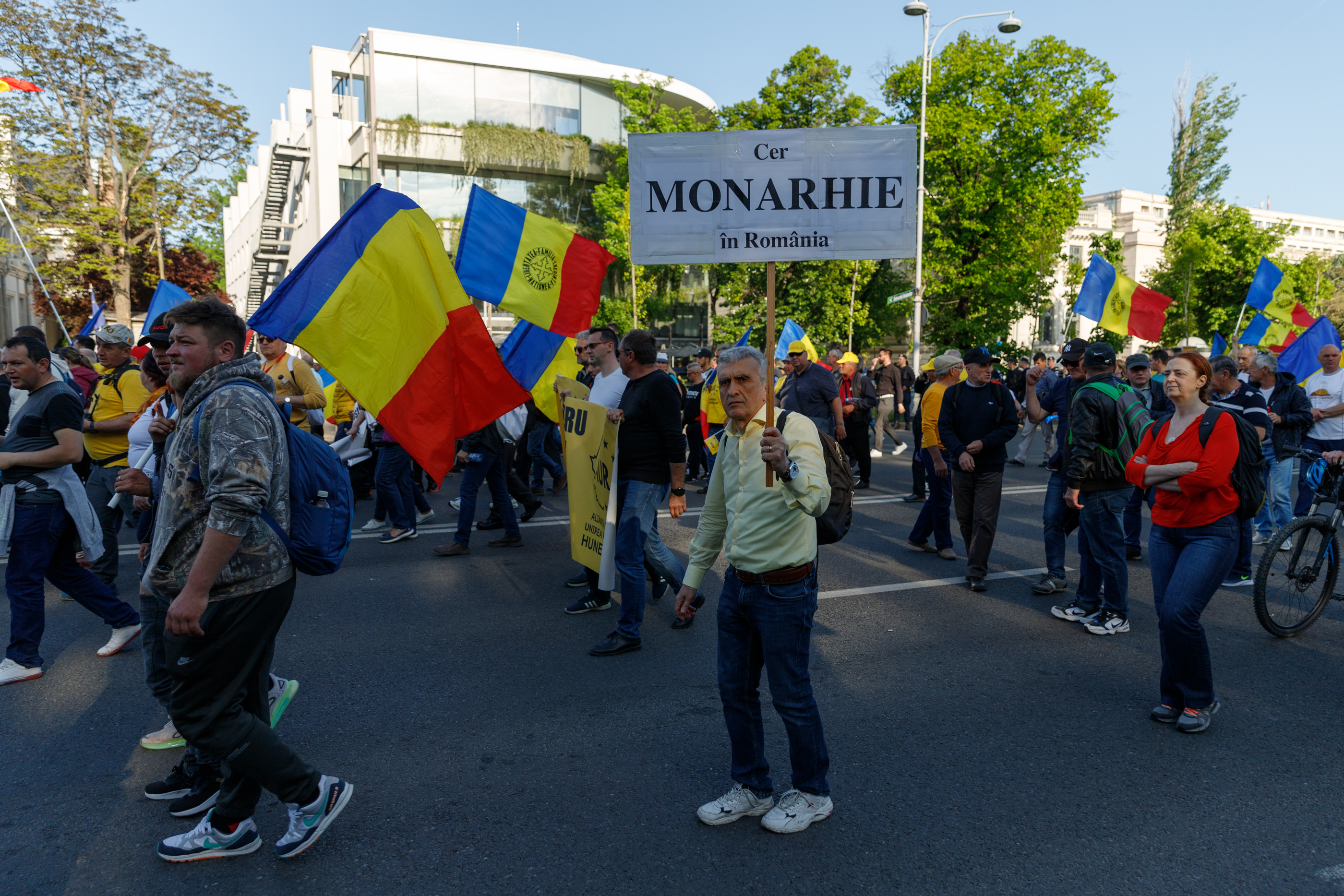 REPORTAJ. Am mers patru ore alături de protestatarii AUR. Ce i-a motivat să vină de la sute de km distanță la chemarea singurului lider de partid din România care e pomenit de susținători pe numele mic: „George”