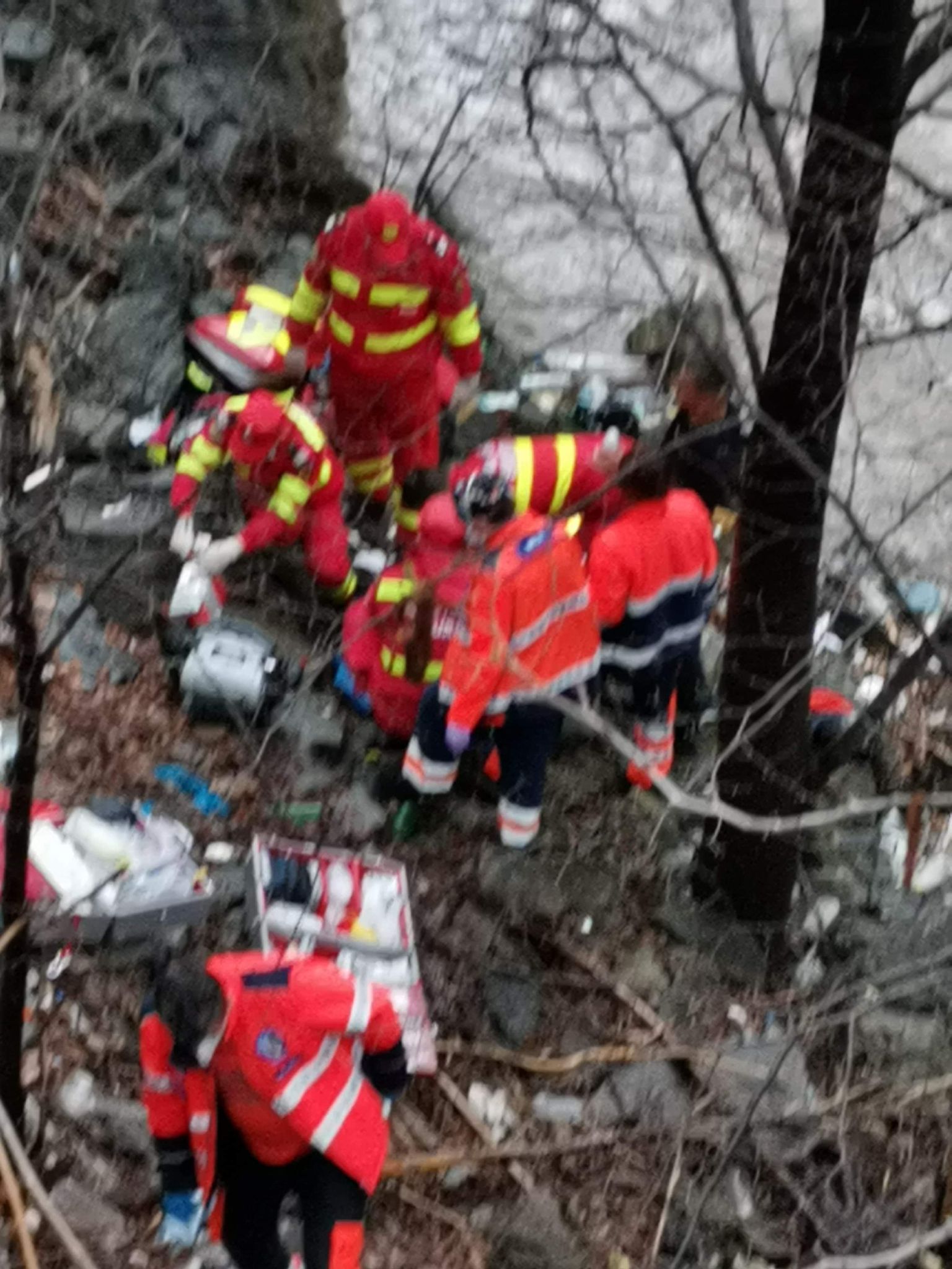 Tragedie la rafting pe Jiu. Un om a murit după ce trei bărci cu 22 de persoane s-au răsturnat
