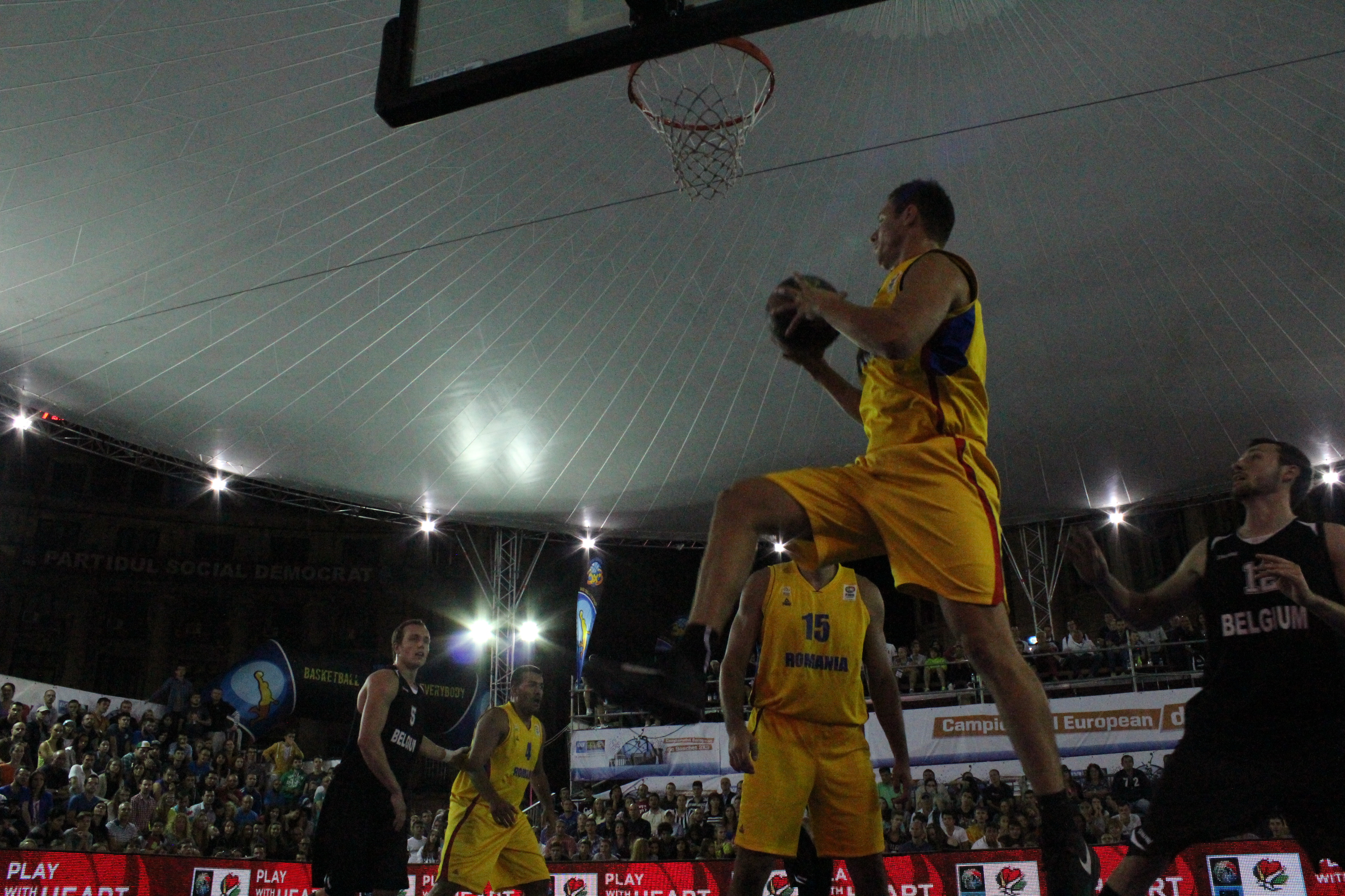 GALERIE FOTO & VIDEO / România joacă astăzi în semifinalele CE de baschet 3x3