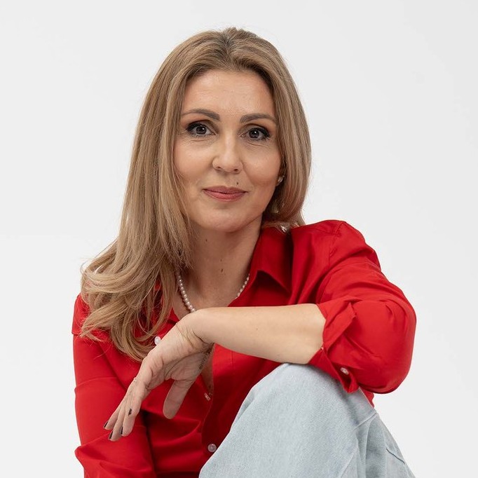 Revenire în televiziune după nouă ani. La ce post s-a mutat fosta prezentatoare de la România TV și Antena 3