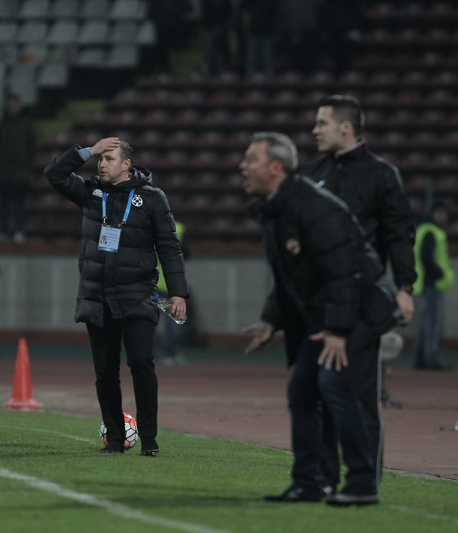 Liga 1, etapa 1, play-off: Dinamo - Steaua 1-1. Hamroun, dintr-un ofsaid puțin detectabil, a găsit plasa cu un șut la colțul lung. Ex-stelistul Bicfalvi a ridicat ”câinii” din Groapă și a egalat în final! Dramă Marica: s-a accidentat, iar Euro 2016 e tot mai departe! Dinamo, 11 meciuri fără eșec. Fiecare echipă a terminat jocul în 10 oameni / BLOG&FOTO