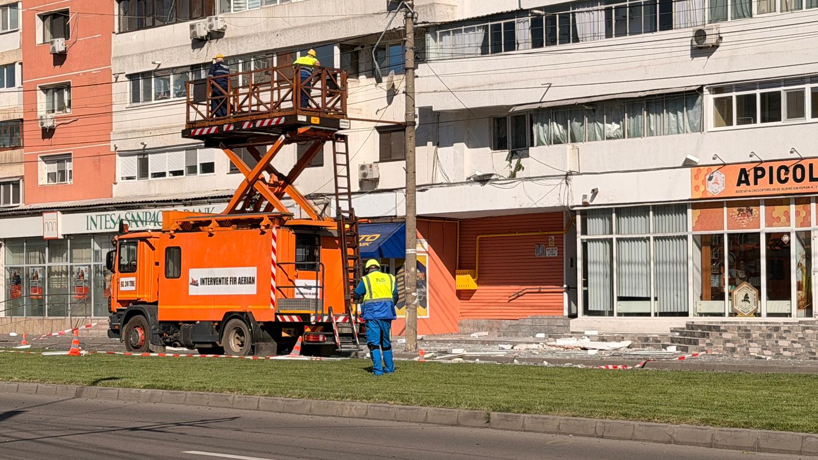 Locuitorii din blocul peste care a căzut drona la Galați se vor putea întoarce în apartamente, dar momentan nu vor avea nici gaze și nici curent electric