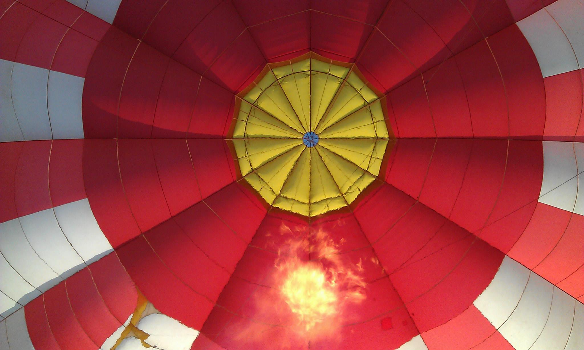 REPORTAJ/Zborul cu balonul cu aer cald, o modă și în România. Cum să simți vântul la înălțime și să admiri peisaje de vis-FOTO