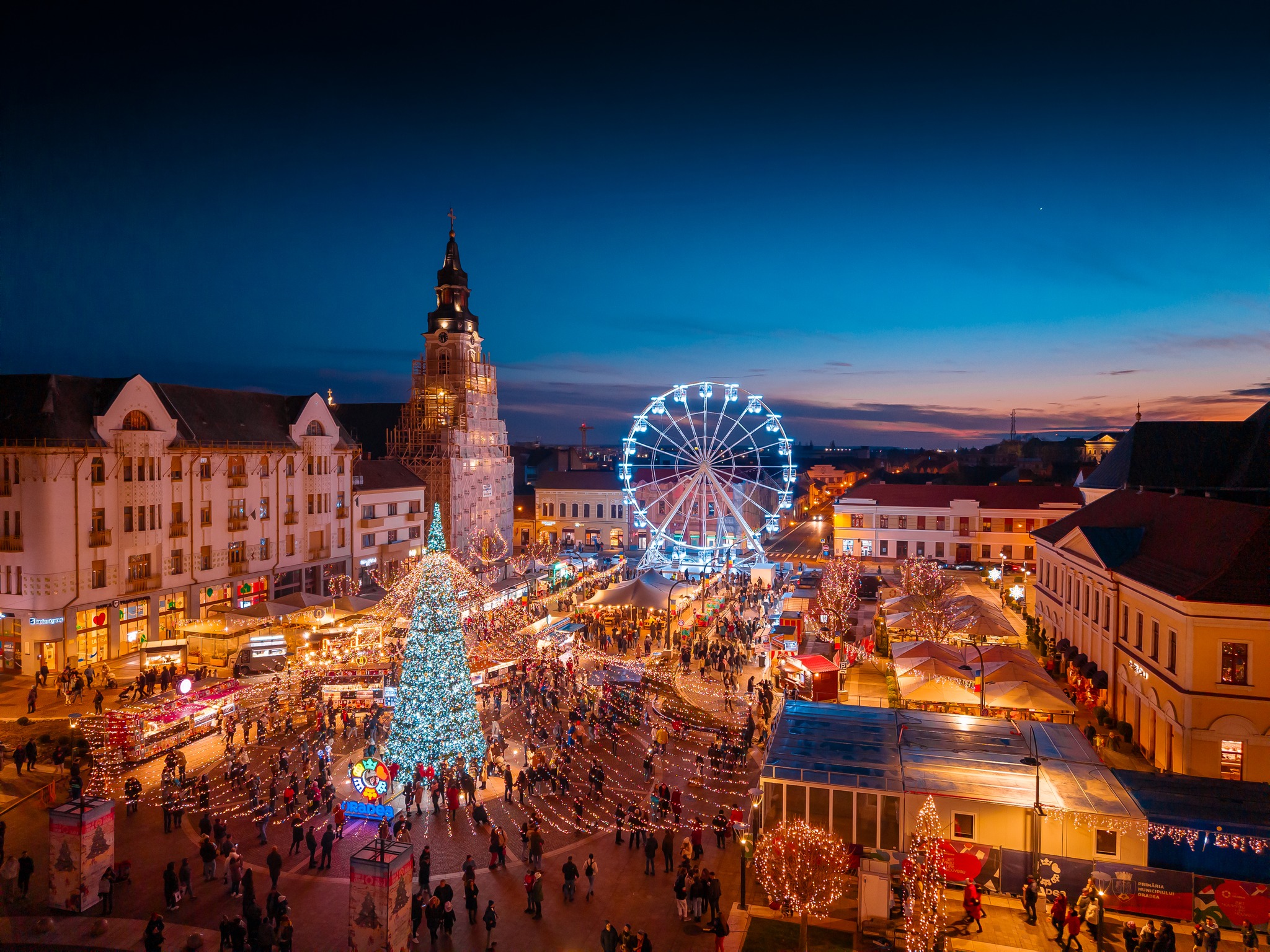 Târgul de Crăciun Oradea 2025. Miza pe artizanatul românesc, cu produse create de meșteșugari + un patinoar de 30 de metri lungime