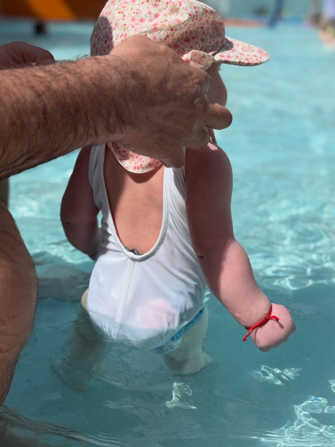 Imagini cu Roxana Nemeș și gemenii ei în vacanță, în Turcia. Cât costă sejurul la resortul de cinci stele din Antalya