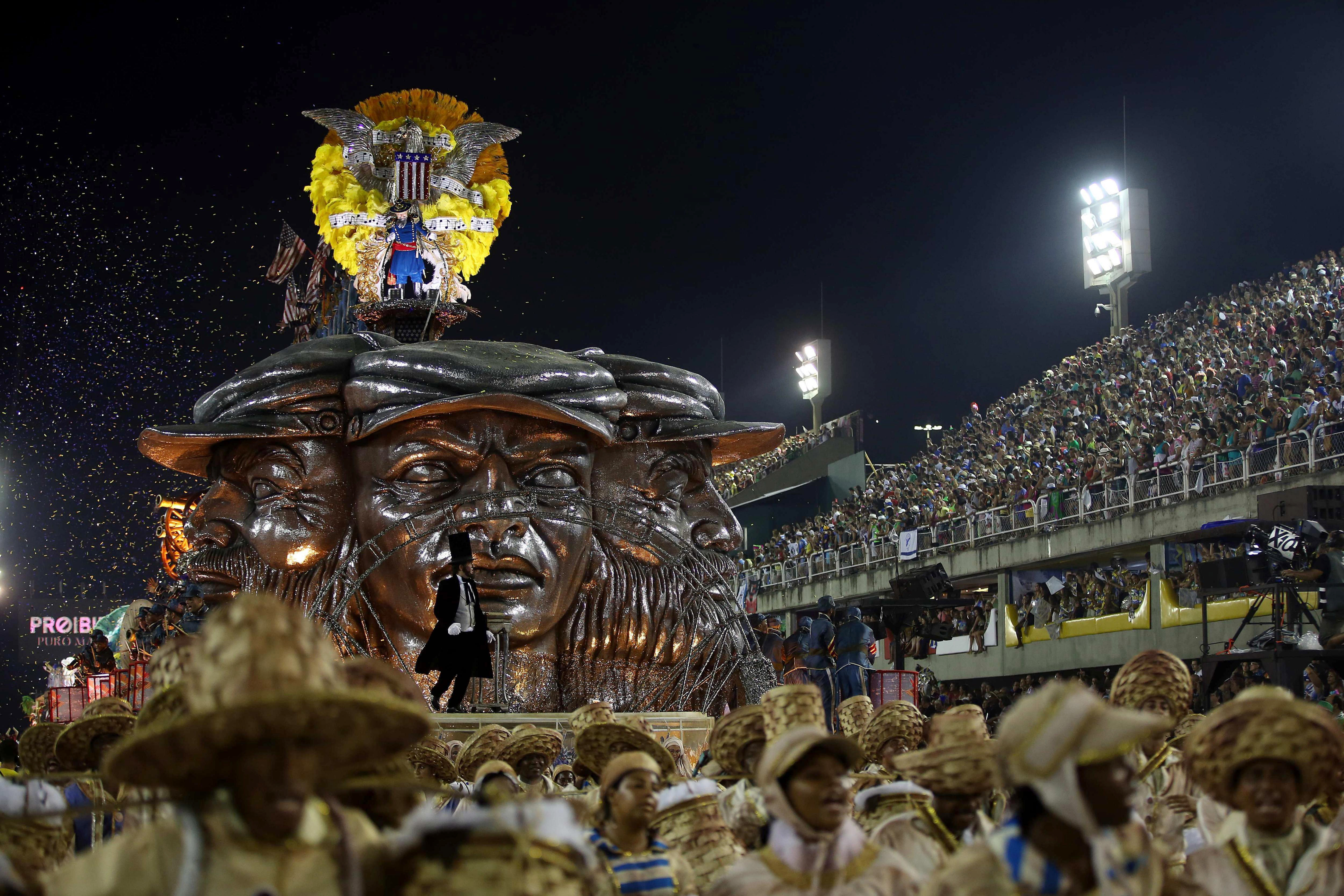 GALERIE FOTO | Imagini uluitoare surprinse în timpul Carnavalului de la Rio de Janeiro