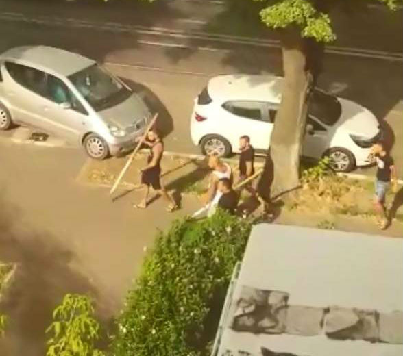 Bătaie la Galați, după un scandal la o frizerie. Un client a ignorat coada (VIDEO)