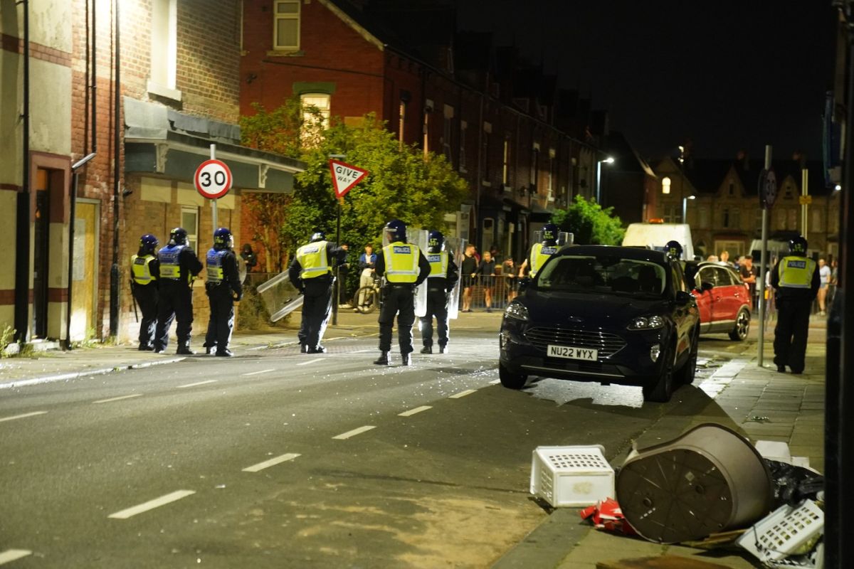 Peste 100 de arestări la Londra în urma violențelor izbucnite după atacul cu cuțitul din Southport