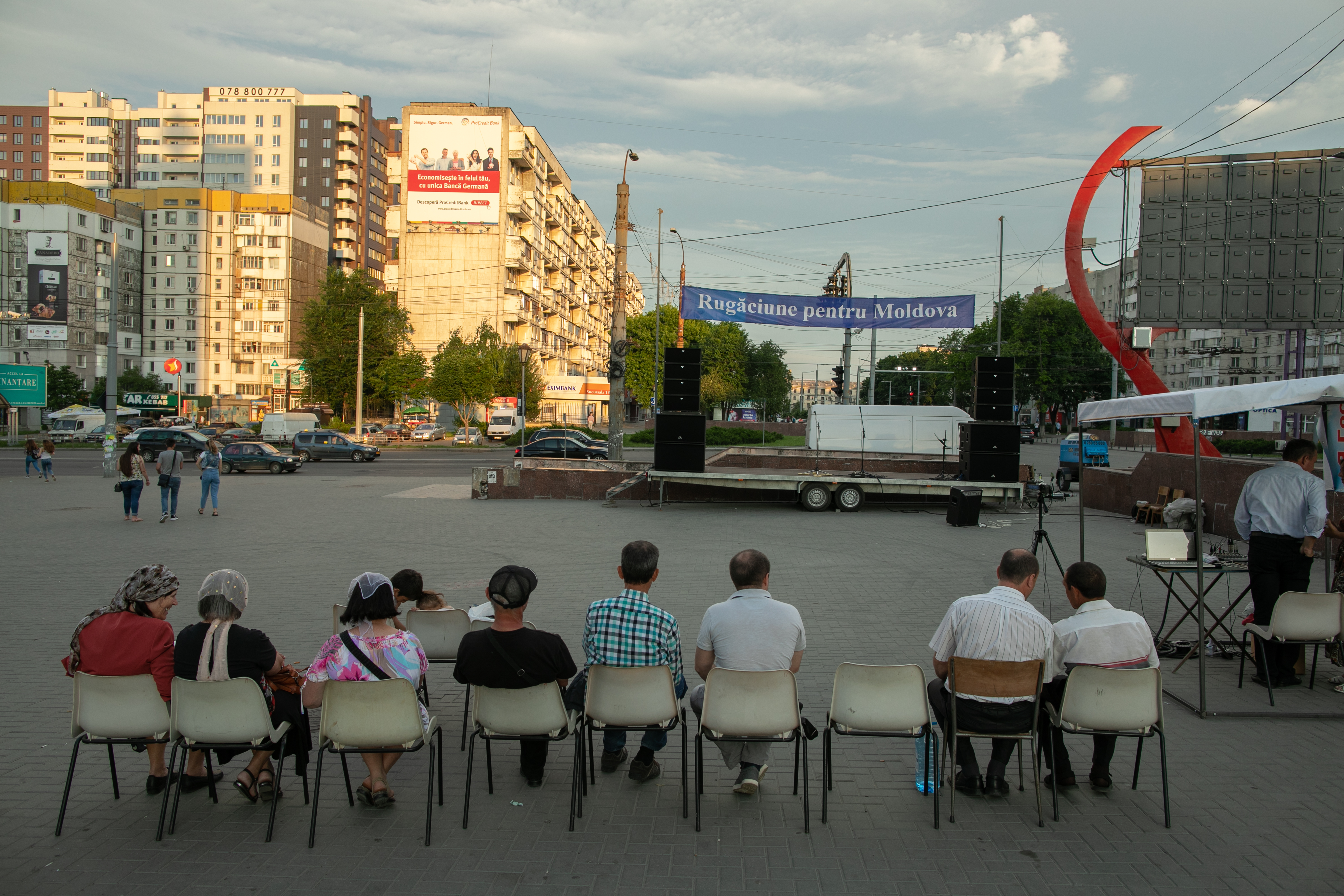 Cum am petrecut criza de la Chişinău.  Cinci zile în Republica Moldova în care am înţeles cum ar fi politicienii noştri fără UE