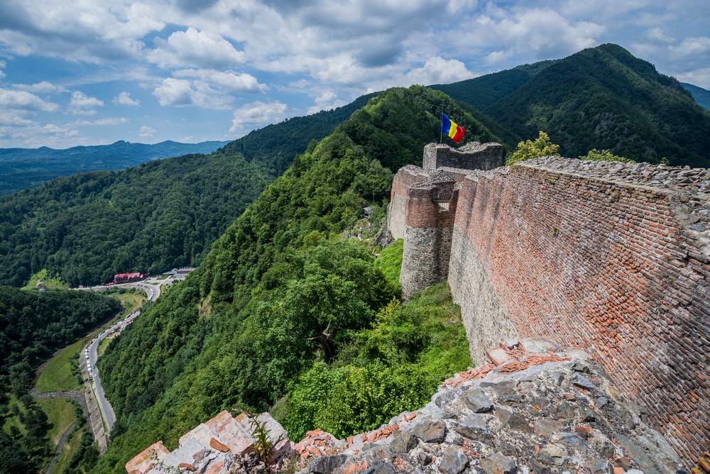 Cetatea Poenari de pe Transfăgărășan. Cum ajungi și câte trepte trebuie să urci până la cetate