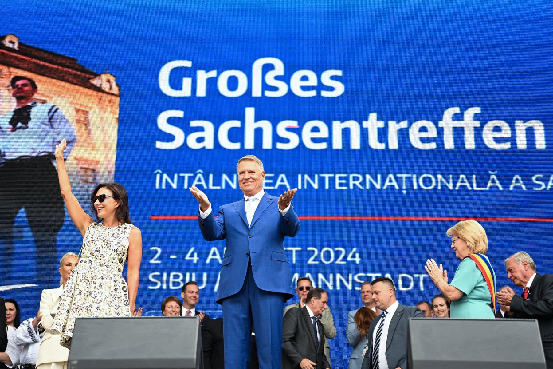 Cât costă rochia purtată de Carmen Iohannis la un eveniment, în Sibiu. Nu a mai ales un designer român, ci unul american